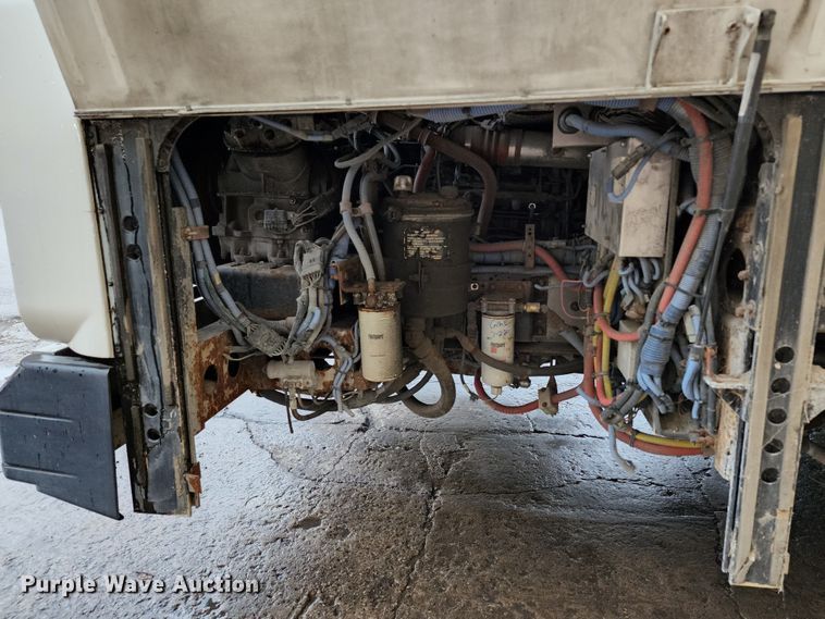 image for item JB9032 2005 Gillig G29E102R2  coach bus