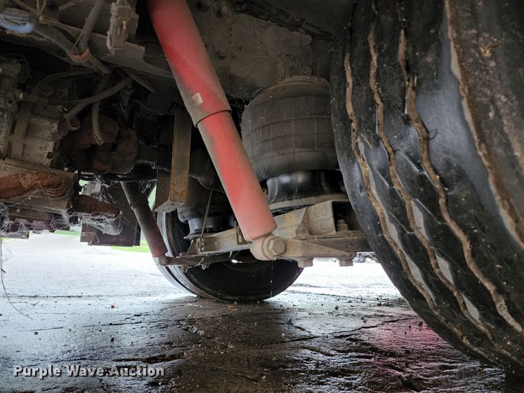 image for item JB9032 2005 Gillig G29E102R2  coach bus