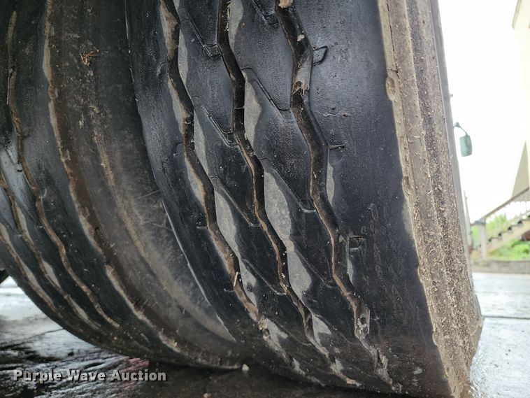 image for item JB9032 2005 Gillig G29E102R2  coach bus