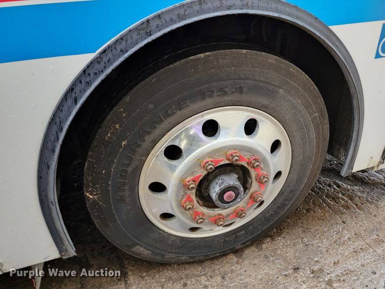 image for item JB9032 2005 Gillig G29E102R2  coach bus