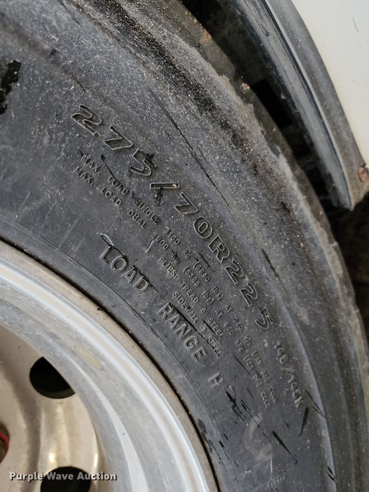 image for item JB9032 2005 Gillig G29E102R2  coach bus