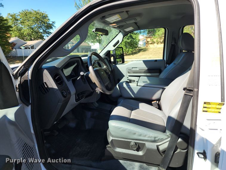 image for item JB9072 2016 Ford F450 Super Duty XL  flatbed truck