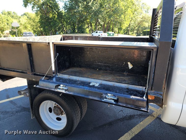 image for item JB9072 2016 Ford F450 Super Duty XL  flatbed truck