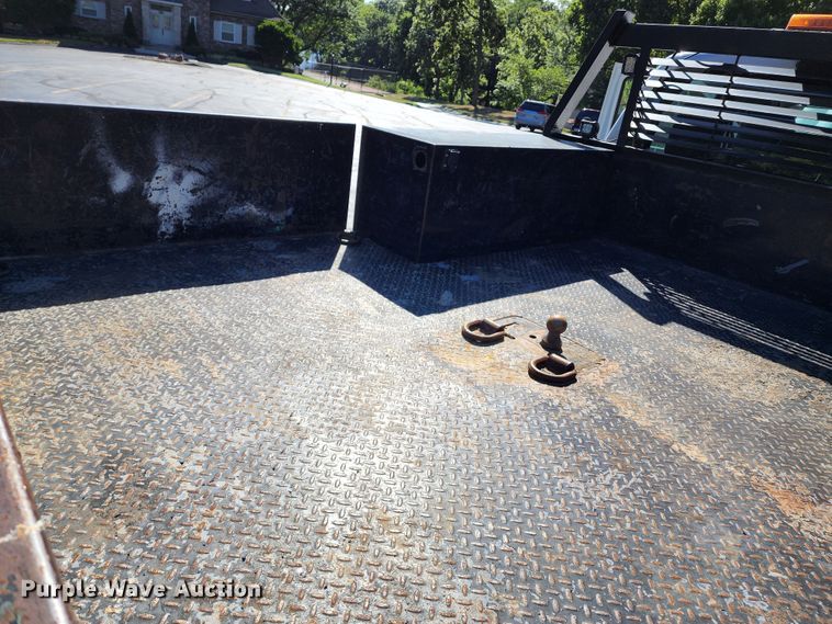 image for item JB9072 2016 Ford F450 Super Duty XL  flatbed truck