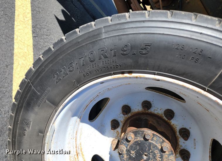 image for item JB9072 2016 Ford F450 Super Duty XL  flatbed truck