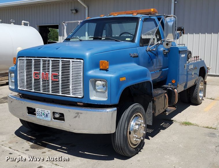 image for item JB9075 1992 GMC TopKick C6500  tow truck
