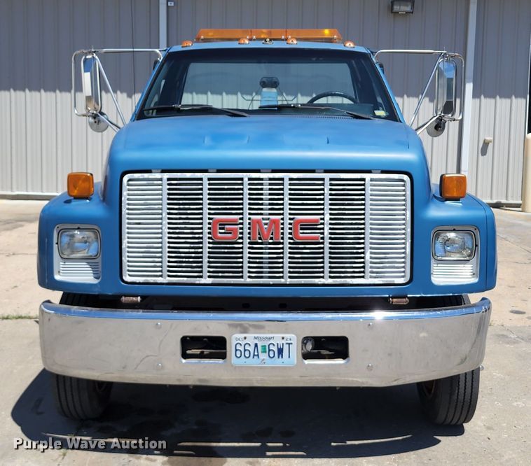 image for item JB9075 1992 GMC TopKick C6500  tow truck