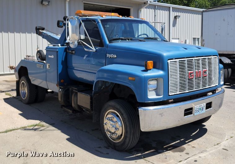 image for item JB9075 1992 GMC TopKick C6500  tow truck