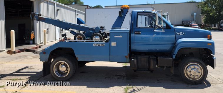 image for item JB9075 1992 GMC TopKick C6500  tow truck