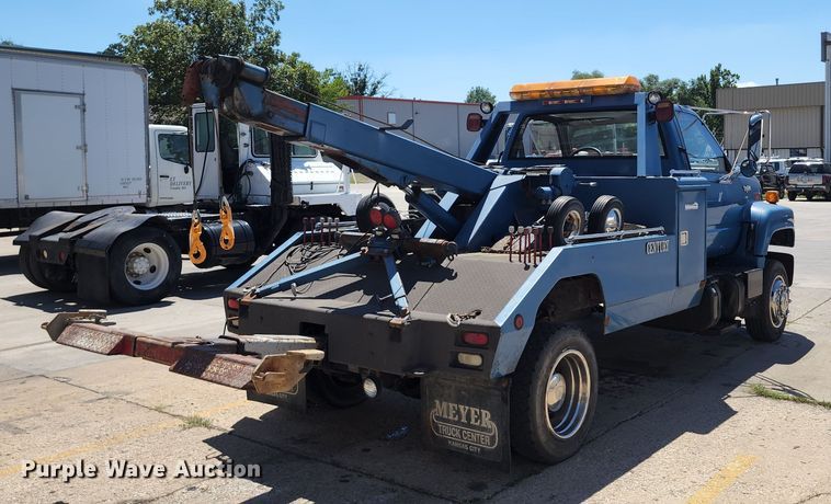 image for item JB9075 1992 GMC TopKick C6500  tow truck