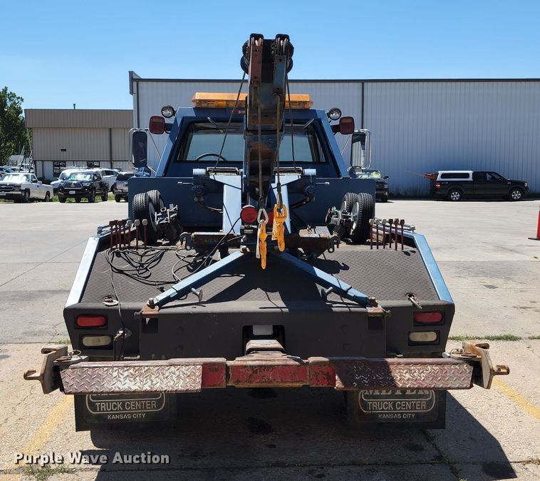 image for item JB9075 1992 GMC TopKick C6500  tow truck