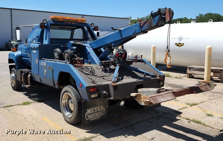image for item JB9075 1992 GMC TopKick C6500  tow truck