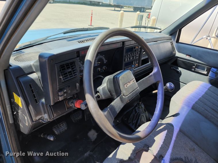 image for item JB9075 1992 GMC TopKick C6500  tow truck