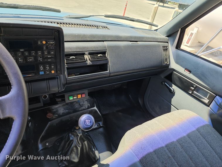 image for item JB9075 1992 GMC TopKick C6500  tow truck