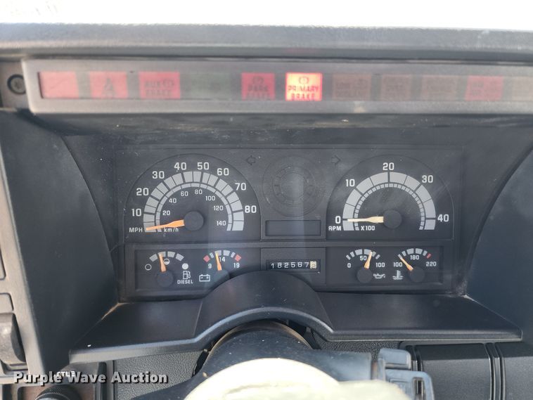 image for item JB9075 1992 GMC TopKick C6500  tow truck