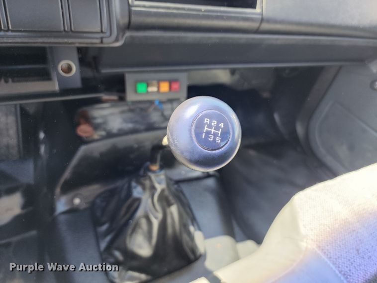 image for item JB9075 1992 GMC TopKick C6500  tow truck