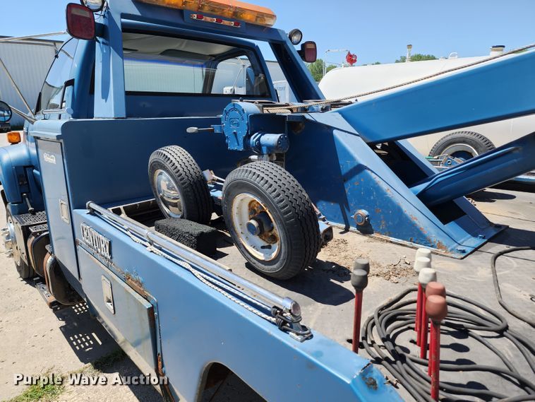 image for item JB9075 1992 GMC TopKick C6500  tow truck