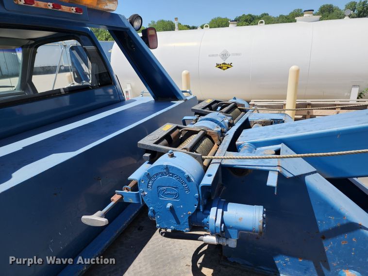 image for item JB9075 1992 GMC TopKick C6500  tow truck