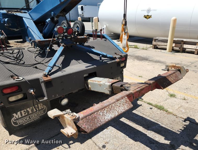 image for item JB9075 1992 GMC TopKick C6500  tow truck