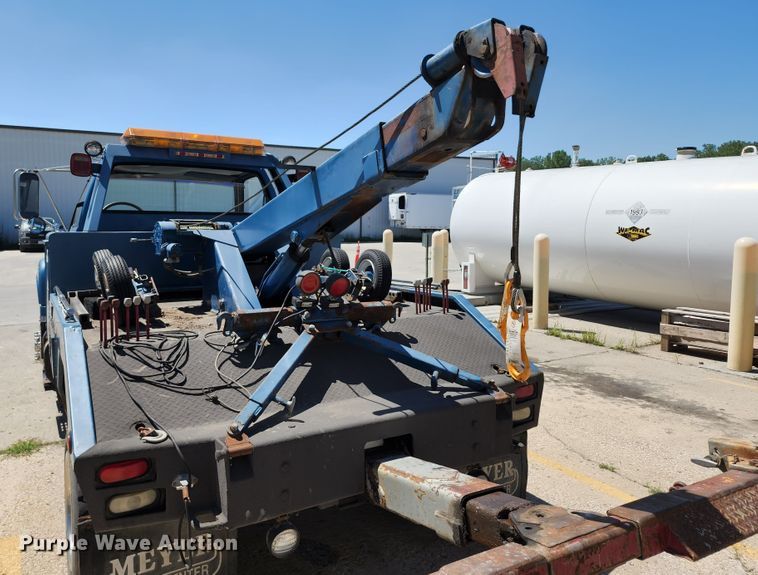 image for item JB9075 1992 GMC TopKick C6500  tow truck