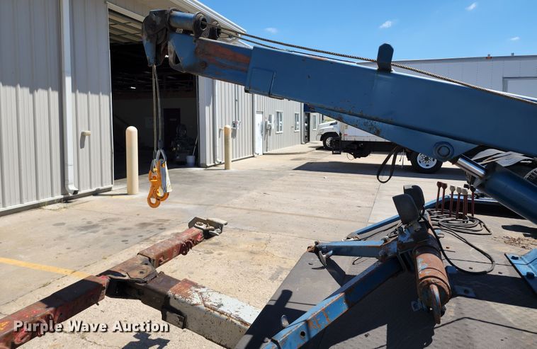 image for item JB9075 1992 GMC TopKick C6500  tow truck