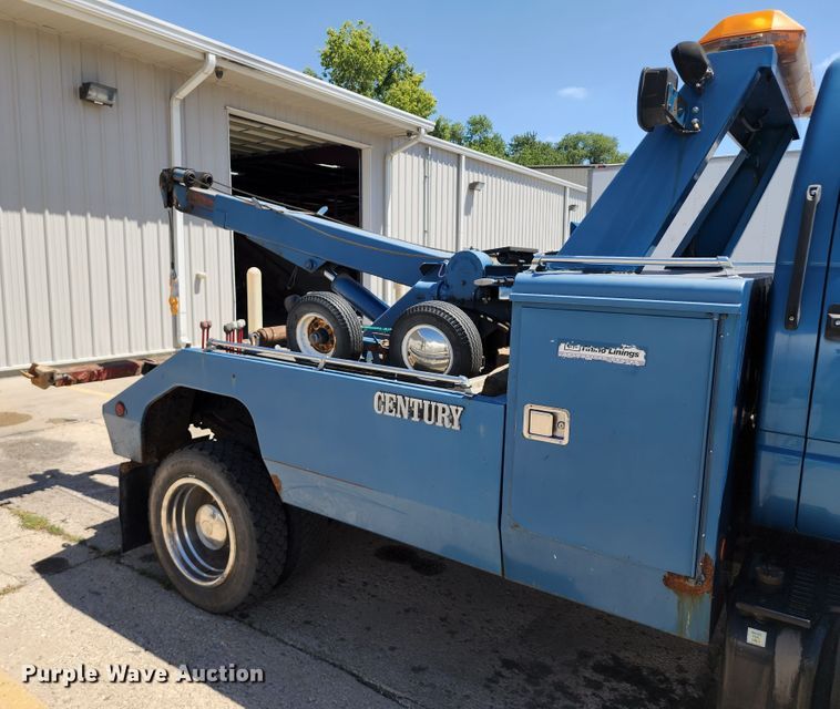 image for item JB9075 1992 GMC TopKick C6500  tow truck