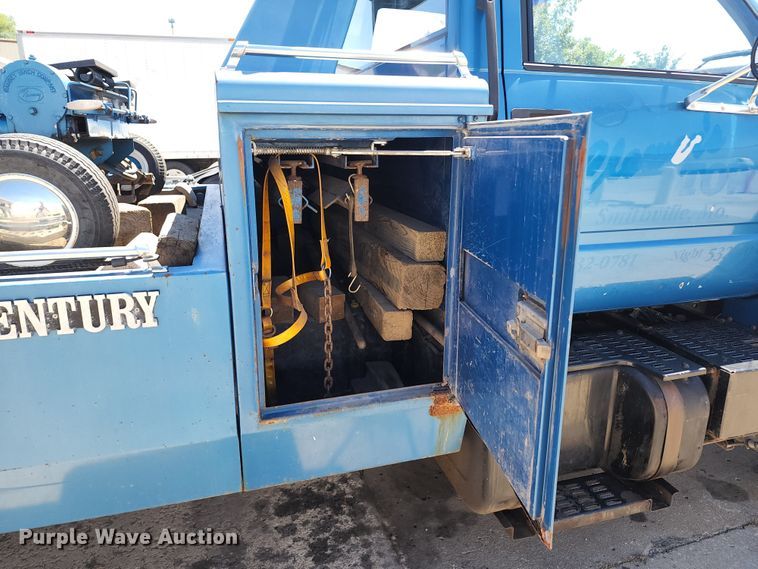 image for item JB9075 1992 GMC TopKick C6500  tow truck