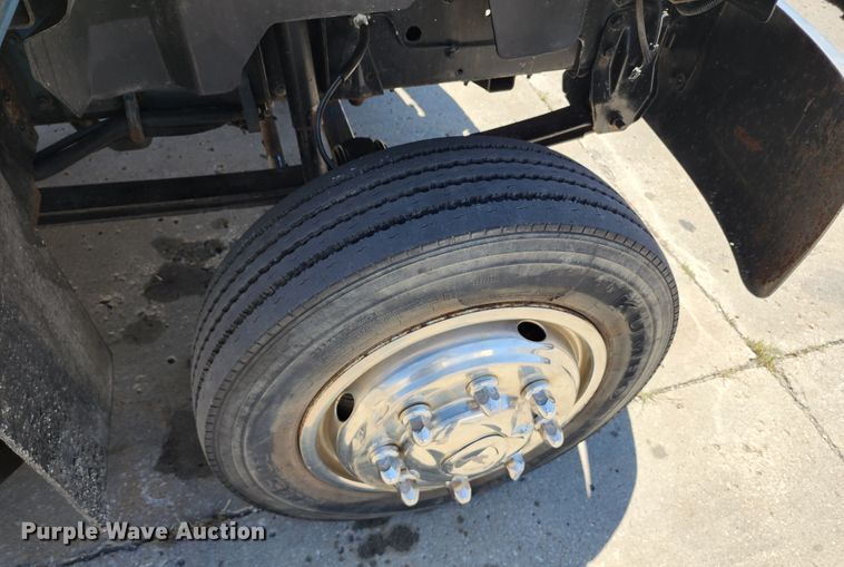 image for item JB9075 1992 GMC TopKick C6500  tow truck