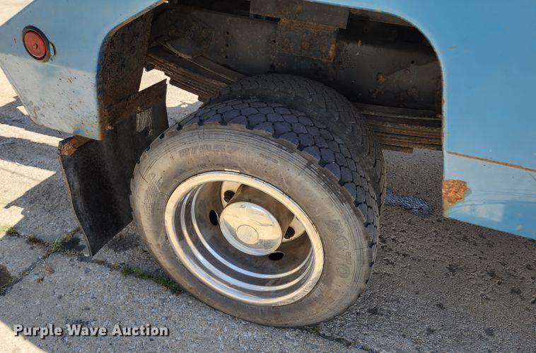 image for item JB9075 1992 GMC TopKick C6500  tow truck