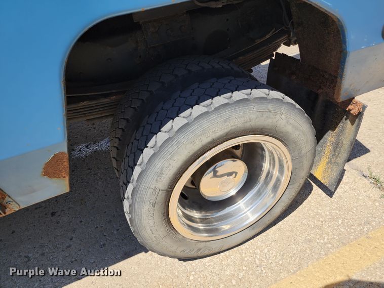 image for item JB9075 1992 GMC TopKick C6500  tow truck