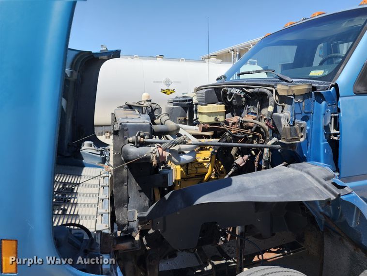 image for item JB9075 1992 GMC TopKick C6500  tow truck