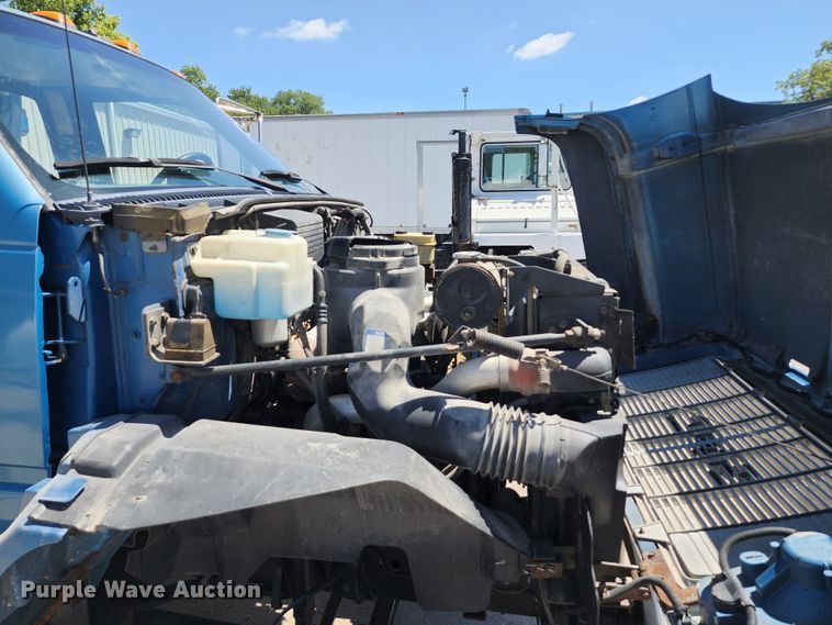 image for item JB9075 1992 GMC TopKick C6500  tow truck