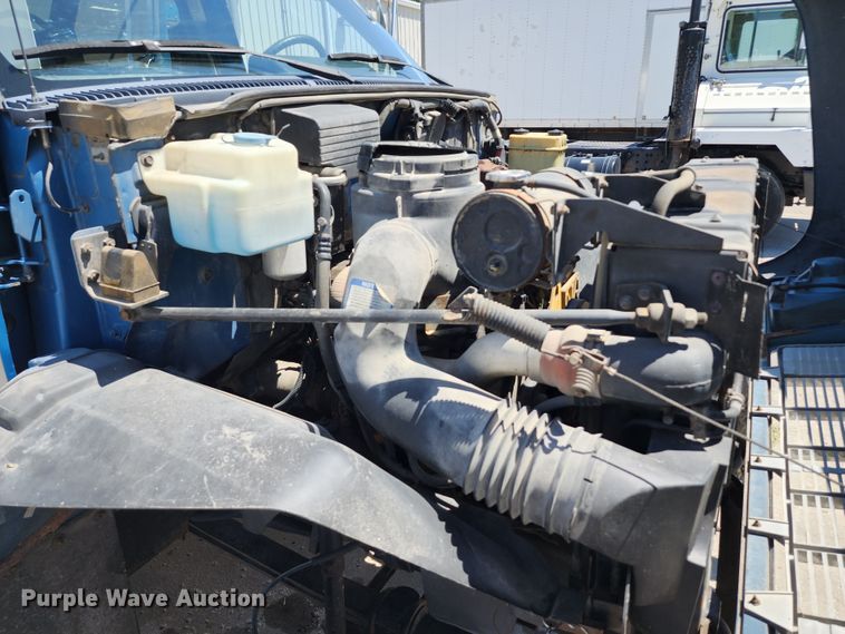 image for item JB9075 1992 GMC TopKick C6500  tow truck