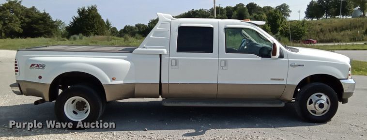 image for item JL9955 2004 Ford F350 Super Duty King Ranch  Crew Cab pickup truck