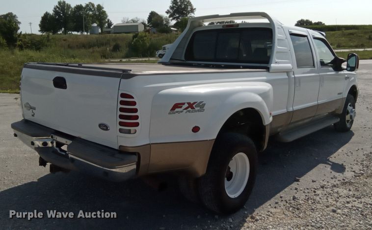 image for item JL9955 2004 Ford F350 Super Duty King Ranch  Crew Cab pickup truck