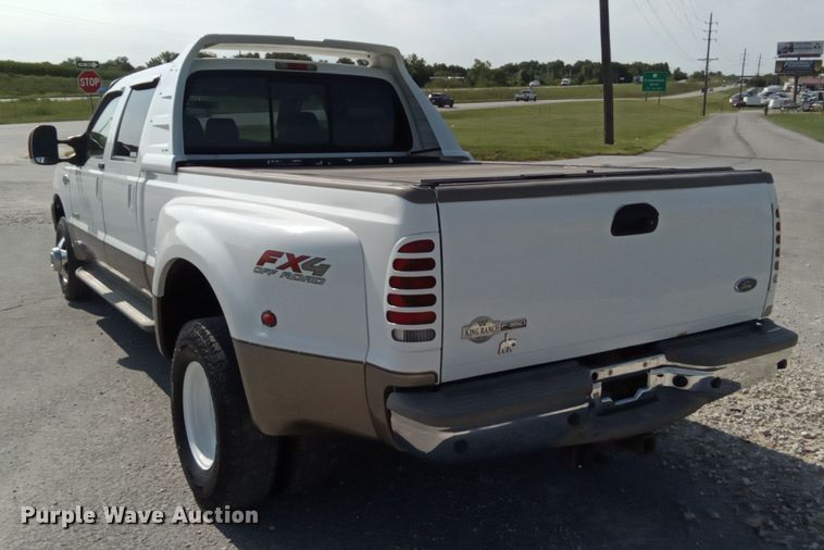 image for item JL9955 2004 Ford F350 Super Duty King Ranch  Crew Cab pickup truck