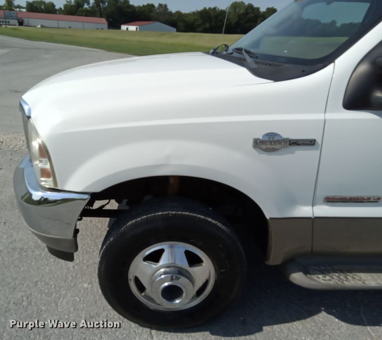 image for item JL9955 2004 Ford F350 Super Duty King Ranch  Crew Cab pickup truck