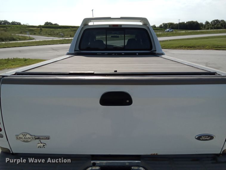image for item JL9955 2004 Ford F350 Super Duty King Ranch  Crew Cab pickup truck