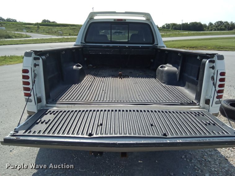 image for item JL9955 2004 Ford F350 Super Duty King Ranch  Crew Cab pickup truck