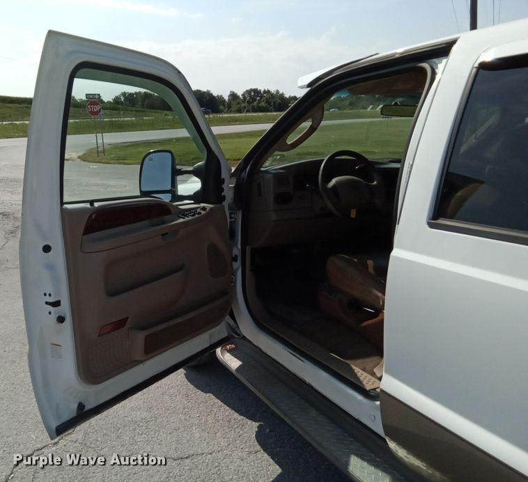 image for item JL9955 2004 Ford F350 Super Duty King Ranch  Crew Cab pickup truck