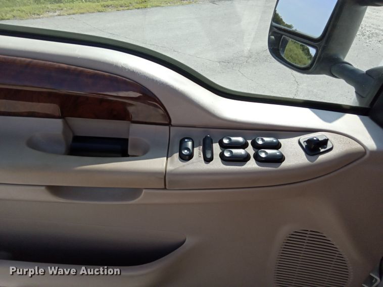 image for item JL9955 2004 Ford F350 Super Duty King Ranch  Crew Cab pickup truck