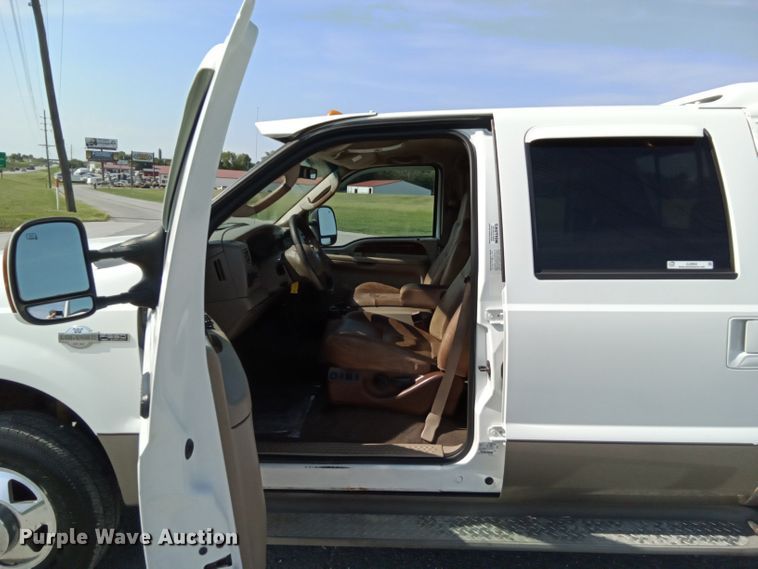 image for item JL9955 2004 Ford F350 Super Duty King Ranch  Crew Cab pickup truck