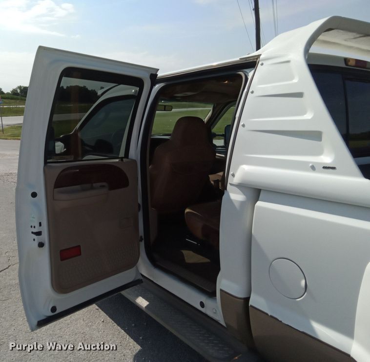image for item JL9955 2004 Ford F350 Super Duty King Ranch  Crew Cab pickup truck