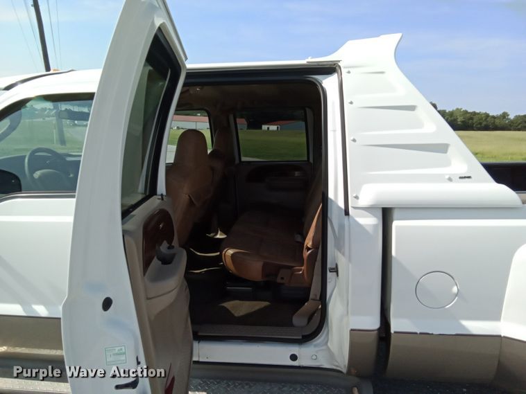 image for item JL9955 2004 Ford F350 Super Duty King Ranch  Crew Cab pickup truck