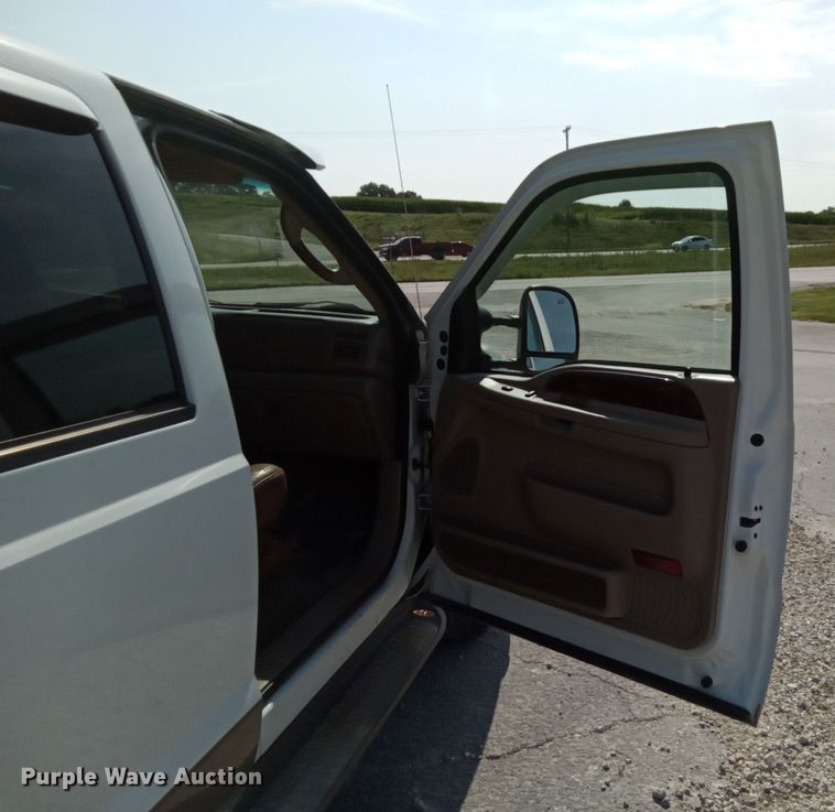 image for item JL9955 2004 Ford F350 Super Duty King Ranch  Crew Cab pickup truck