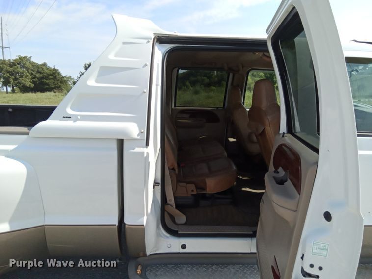 image for item JL9955 2004 Ford F350 Super Duty King Ranch  Crew Cab pickup truck