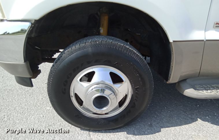 image for item JL9955 2004 Ford F350 Super Duty King Ranch  Crew Cab pickup truck