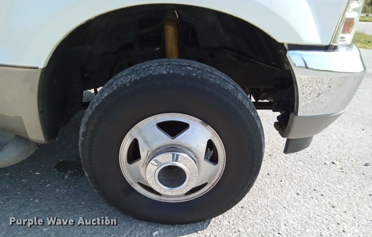 image for item JL9955 2004 Ford F350 Super Duty King Ranch  Crew Cab pickup truck