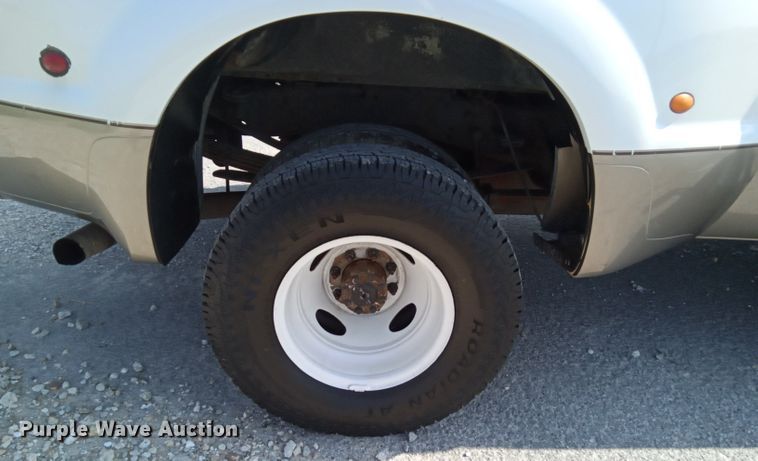 image for item JL9955 2004 Ford F350 Super Duty King Ranch  Crew Cab pickup truck