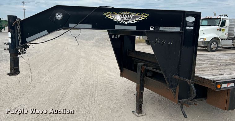 image for item JM9175 2004 H&H  equipment trailer